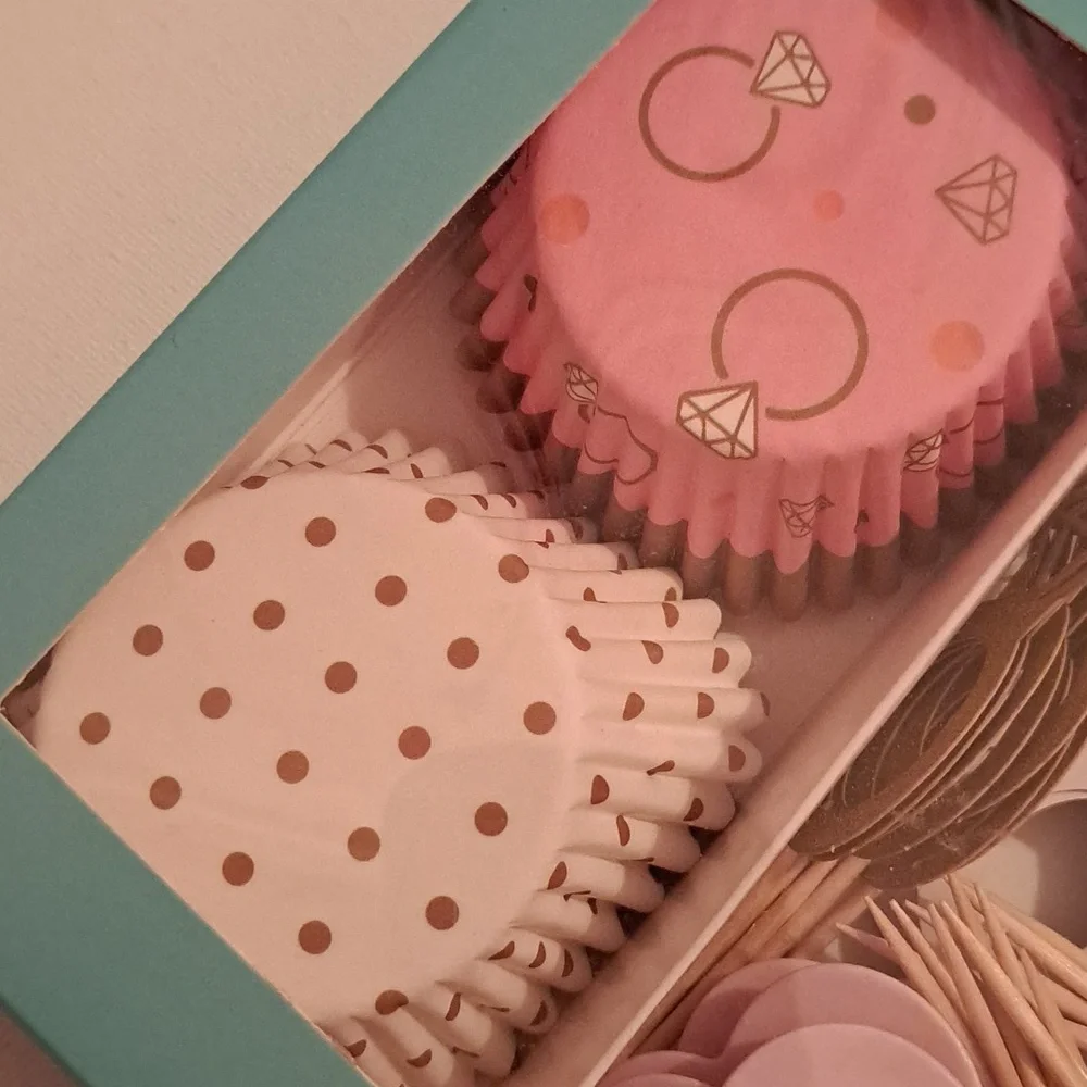 4/$15 🌻 Wedding Cupcake 120 Piece Set - 60 Liners & 60 Picks / Cupcake Toppers
